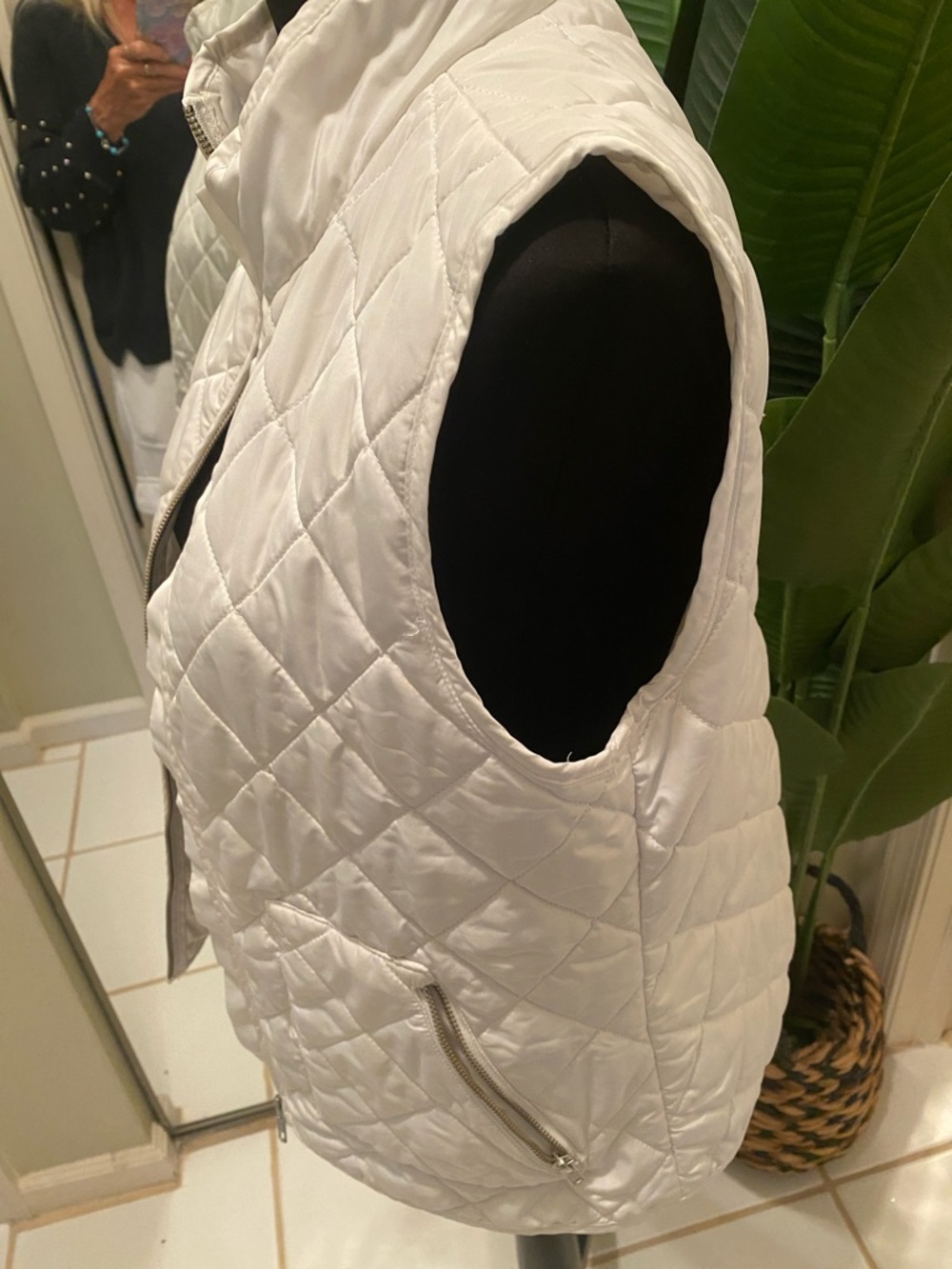 LOFT White Quilted Sleeveless Puffer Vest - Women's Jacket - Picture 3 of 5